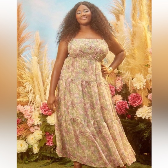 Plus Dress - Picture 2 of 7